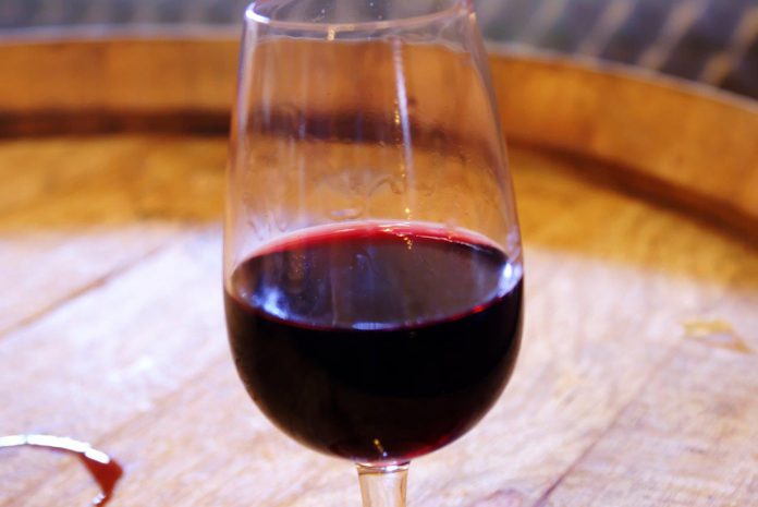 Pinot noir im Weinglas