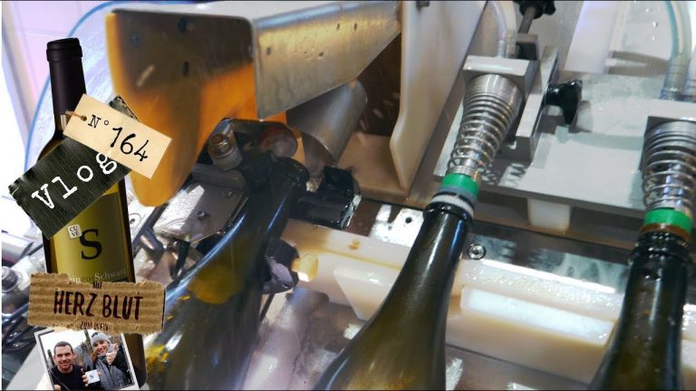 Champagner degorgieren. So kommt der Zapfen auf die Flasche