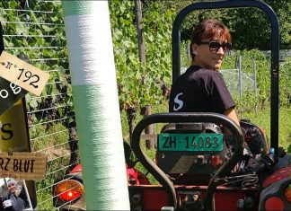 Löcher Bohren und Abbeermaschiene tiefer geleg